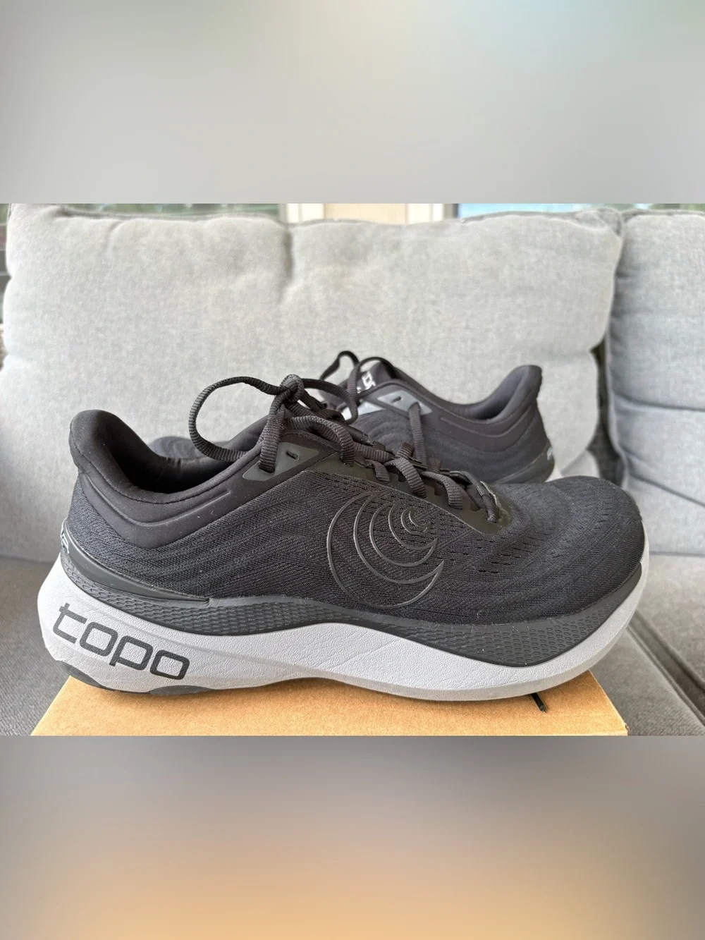 Topo Athletic Aura Running Shoes | Black/ Charcoal | Men’s 9.5 | Road Runner EUC
